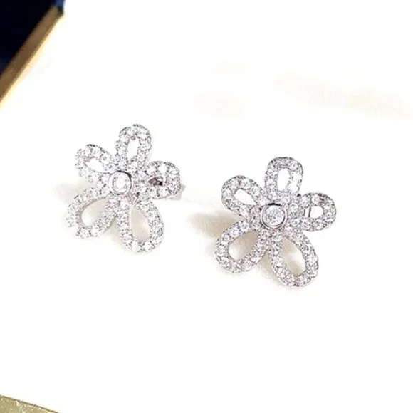 New 925 Silver Diamond Flower Studs - Picture 5 of 5